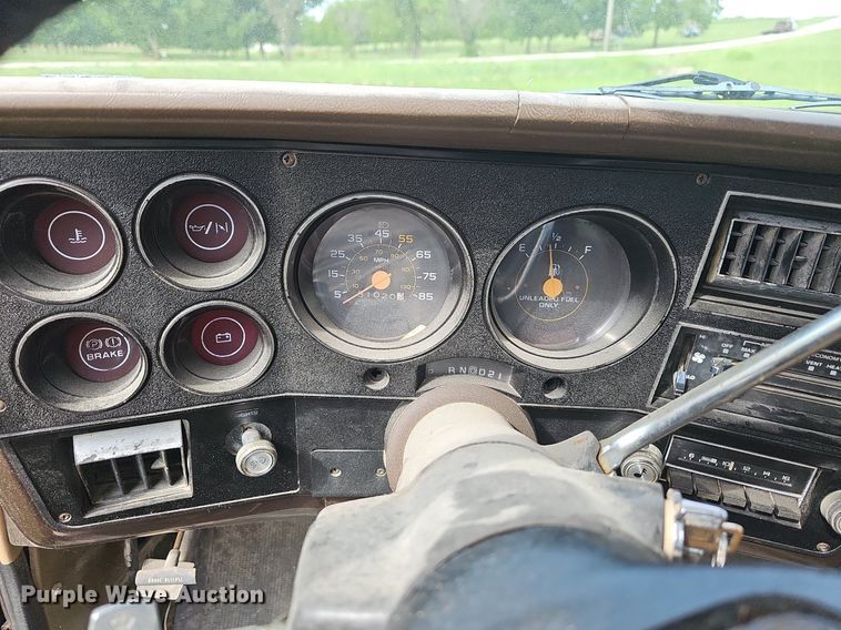 image for item NT9757 1984  Chevrolet Suburban  SUV