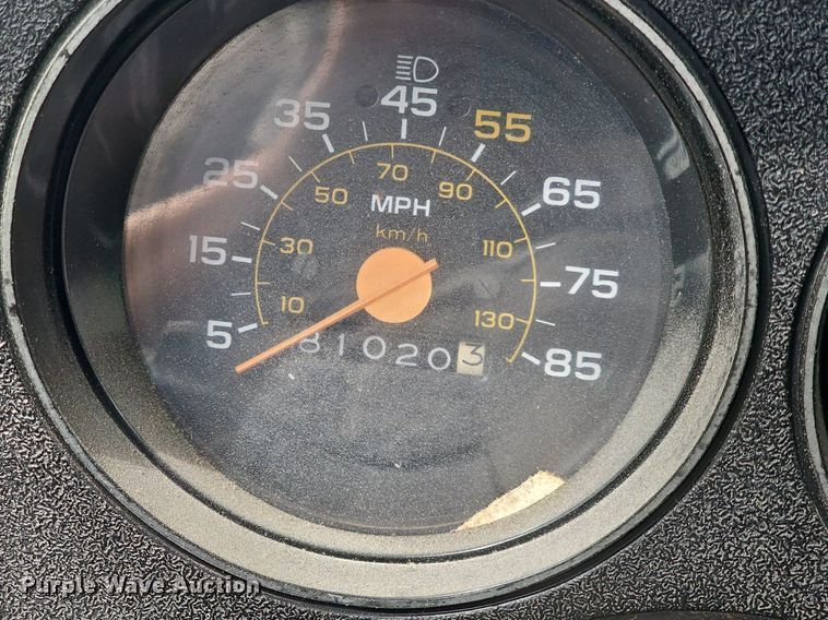 image for item NT9757 1984  Chevrolet Suburban  SUV