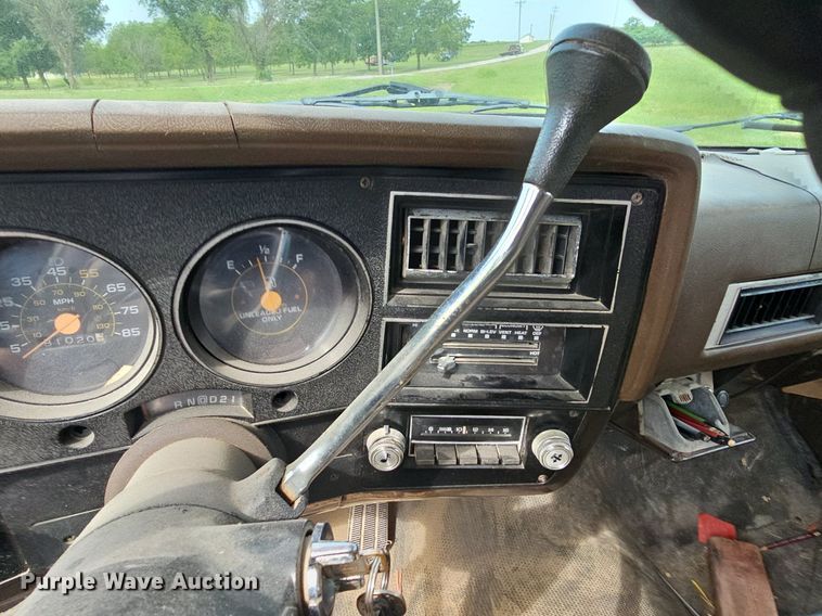 image for item NT9757 1984  Chevrolet Suburban  SUV