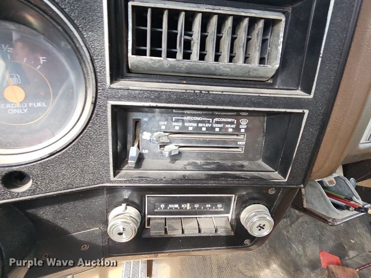 image for item NT9757 1984  Chevrolet Suburban  SUV