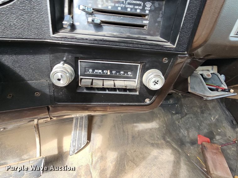 image for item NT9757 1984  Chevrolet Suburban  SUV