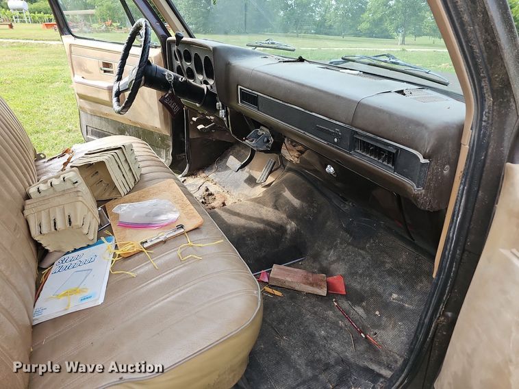 image for item NT9757 1984  Chevrolet Suburban  SUV