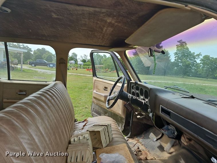 image for item NT9757 1984  Chevrolet Suburban  SUV