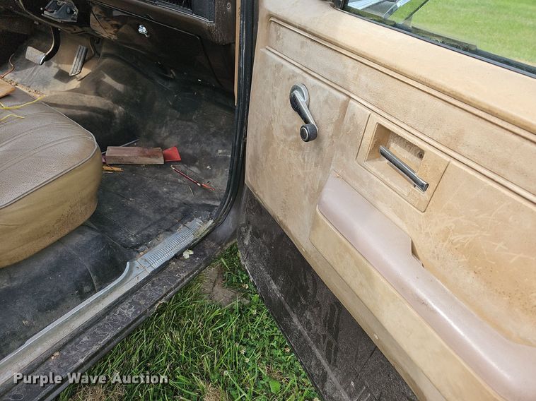 image for item NT9757 1984  Chevrolet Suburban  SUV