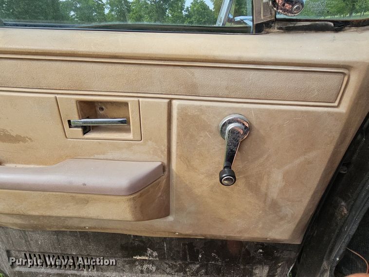 image for item NT9757 1984  Chevrolet Suburban  SUV