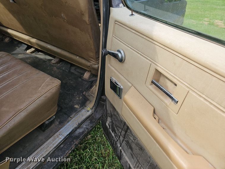 image for item NT9757 1984  Chevrolet Suburban  SUV