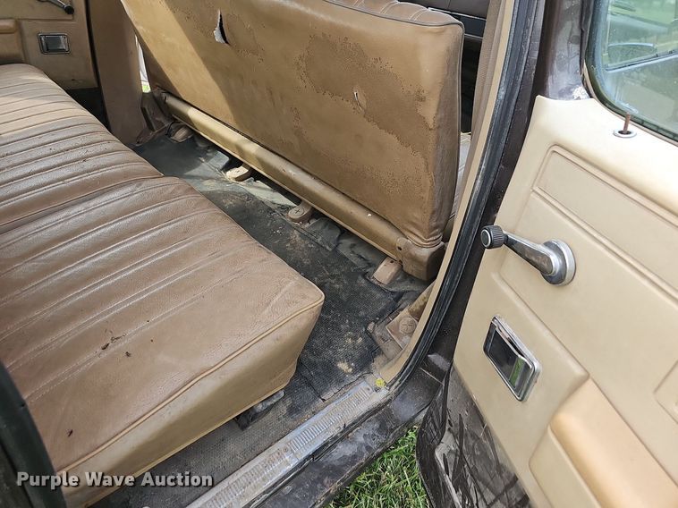 image for item NT9757 1984  Chevrolet Suburban  SUV