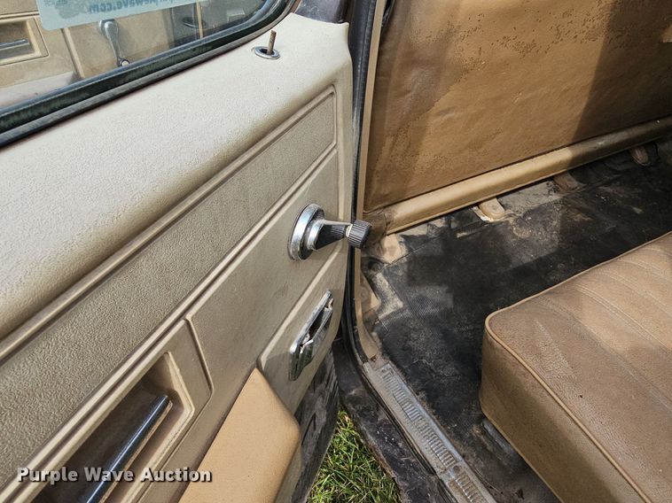 image for item NT9757 1984  Chevrolet Suburban  SUV