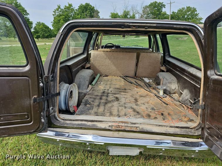 image for item NT9757 1984  Chevrolet Suburban  SUV
