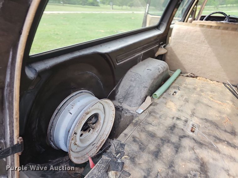 image for item NT9757 1984  Chevrolet Suburban  SUV