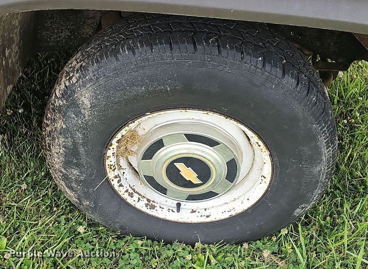 image for item NT9757 1984  Chevrolet Suburban  SUV