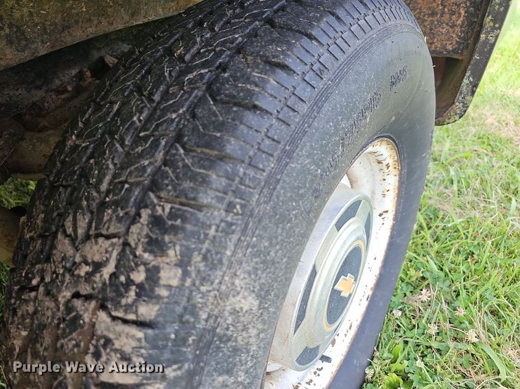 image for item NT9757 1984  Chevrolet Suburban  SUV