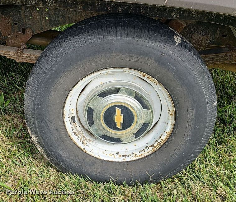 image for item NT9757 1984  Chevrolet Suburban  SUV