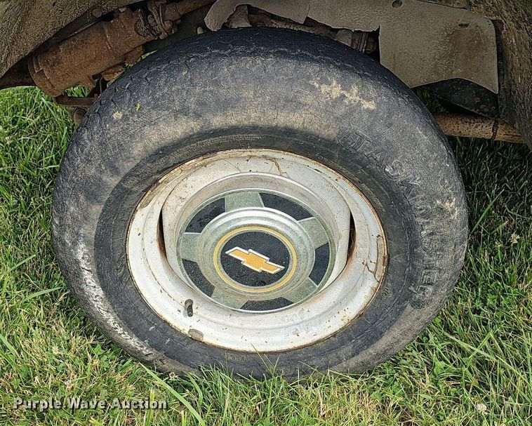 image for item NT9757 1984  Chevrolet Suburban  SUV