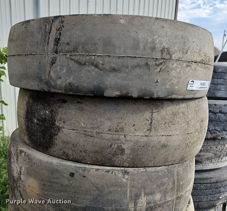 image for item NU9002 (12) tires