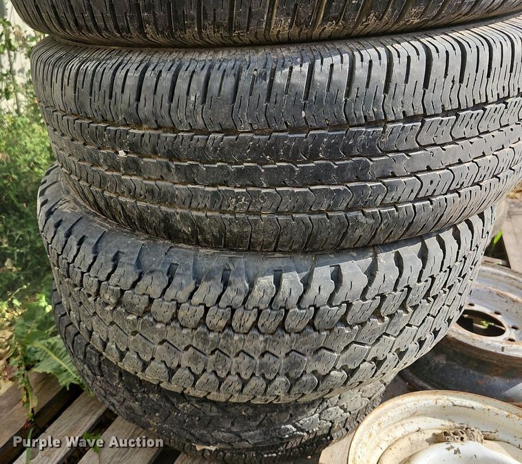 image for item NU9002 (12) tires