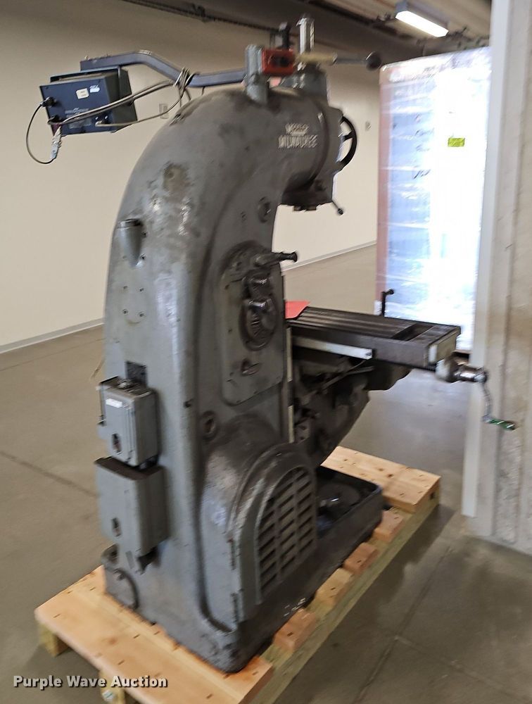 image for item NX9689 Milwaukee 2HL  milling machine