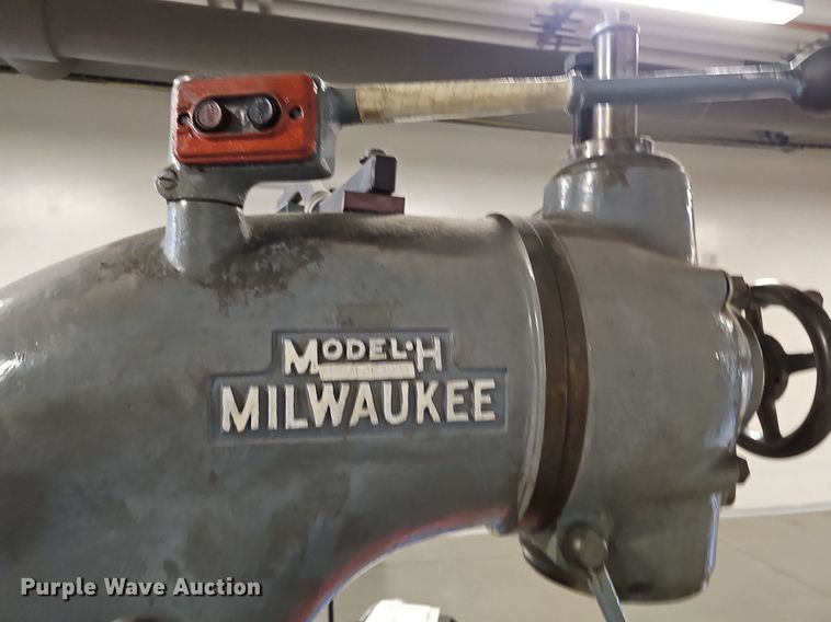 image for item NX9689 Milwaukee 2HL  milling machine