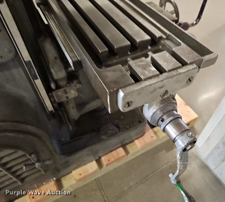 image for item NX9689 Milwaukee 2HL  milling machine