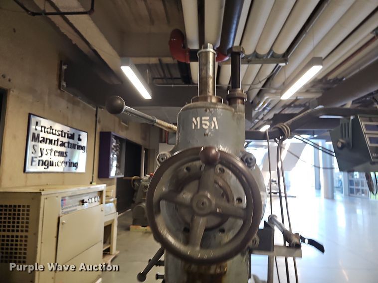 image for item NX9689 Milwaukee 2HL  milling machine