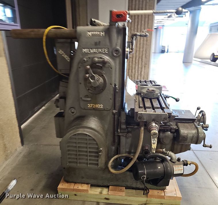 image for item NX9693 Milwaukee 2HL  milling machine