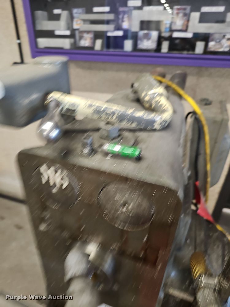 image for item NX9693 Milwaukee 2HL  milling machine