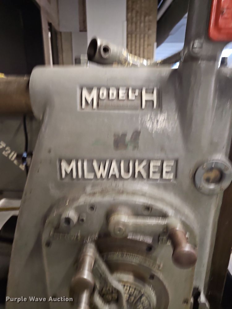image for item NX9693 Milwaukee 2HL  milling machine