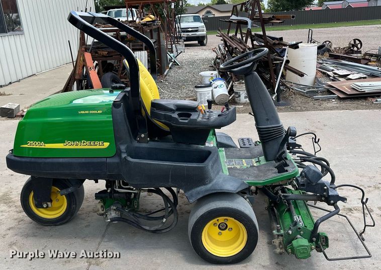 image for item NY9199 2006 John  Deere 2500A  reel mower