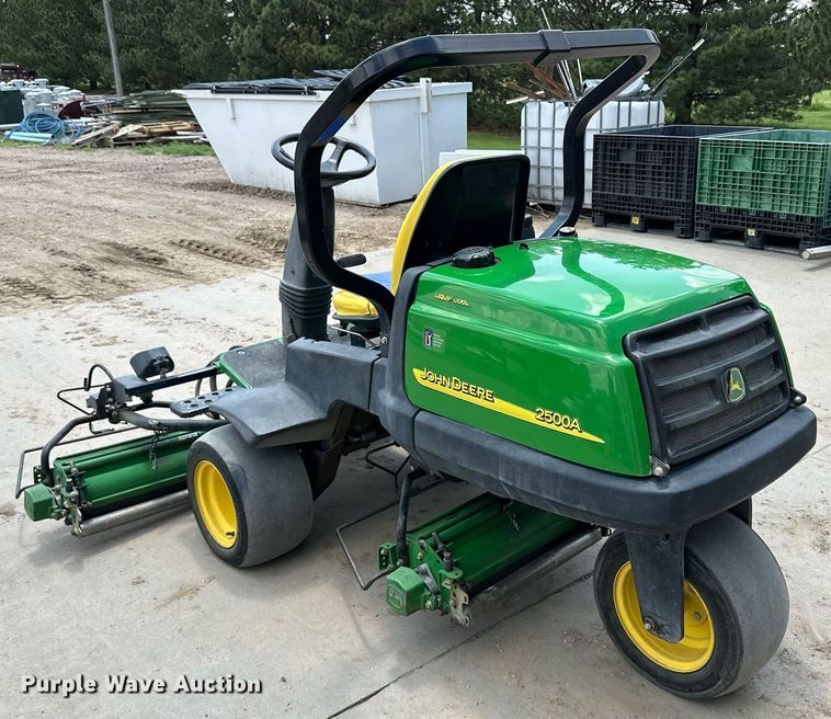 image for item NY9199 2006 John  Deere 2500A  reel mower