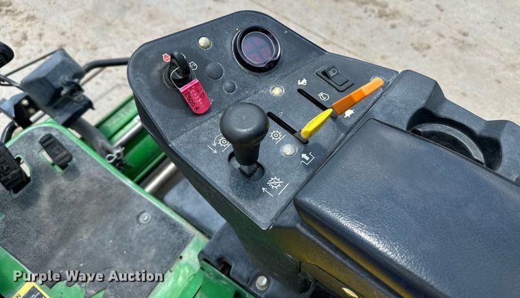 image for item NY9199 2006 John  Deere 2500A  reel mower