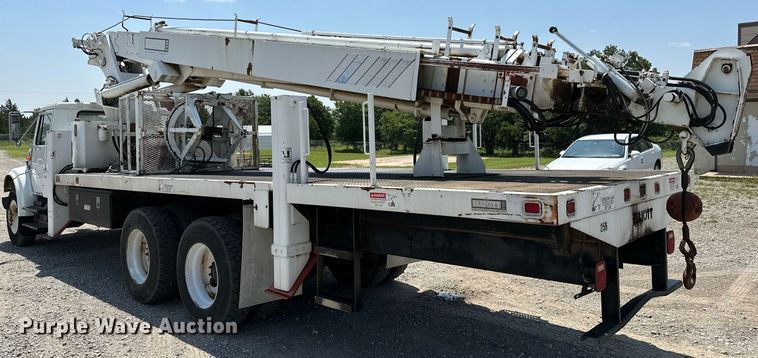 image for item OG9131 1997 International 4900  crane truck
