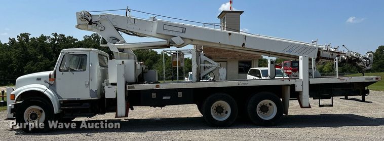 image for item OG9131 1997 International 4900  crane truck
