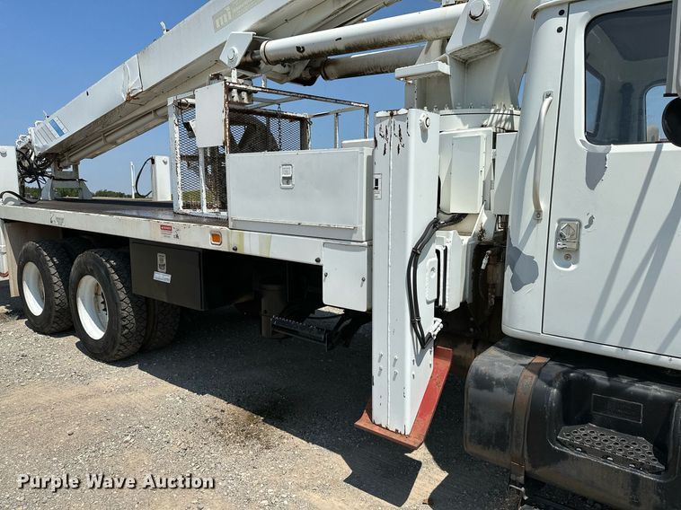 image for item OG9131 1997 International 4900  crane truck