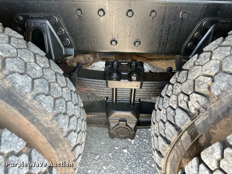 image for item OG9131 1997 International 4900  crane truck