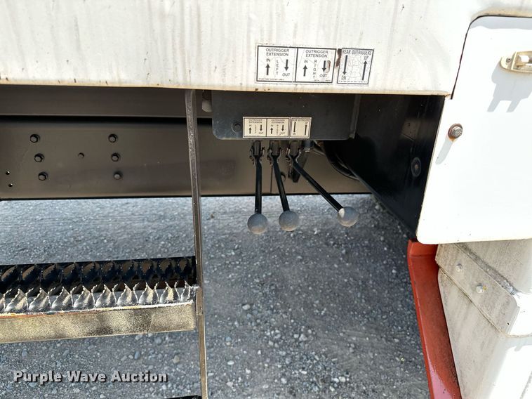 image for item OG9131 1997 International 4900  crane truck