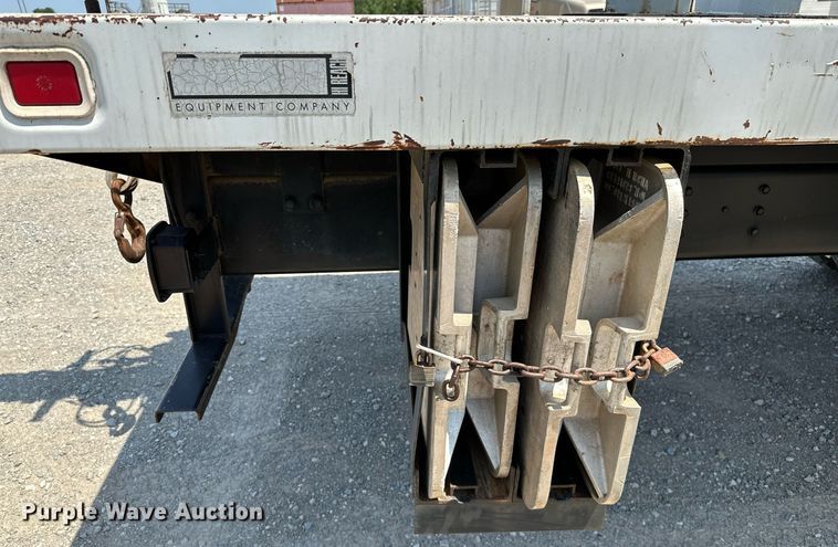 image for item OG9131 1997 International 4900  crane truck