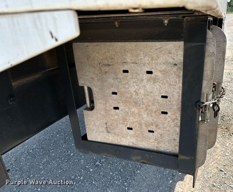 image for item OG9131 1997 International 4900  crane truck