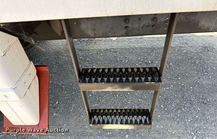 image for item OG9131 1997 International 4900  crane truck