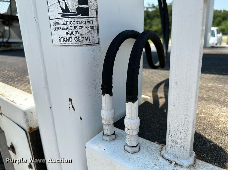 image for item OG9131 1997 International 4900  crane truck