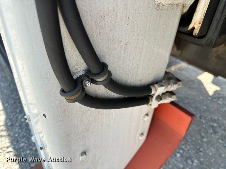 image for item OG9131 1997 International 4900  crane truck