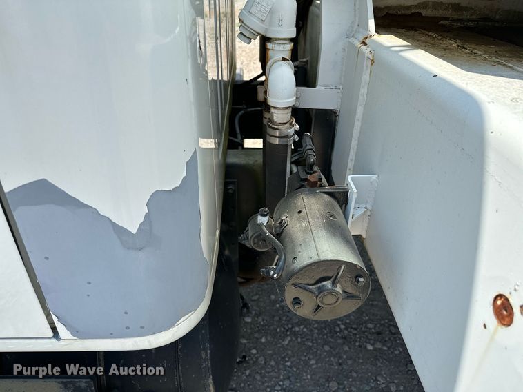 image for item OG9131 1997 International 4900  crane truck