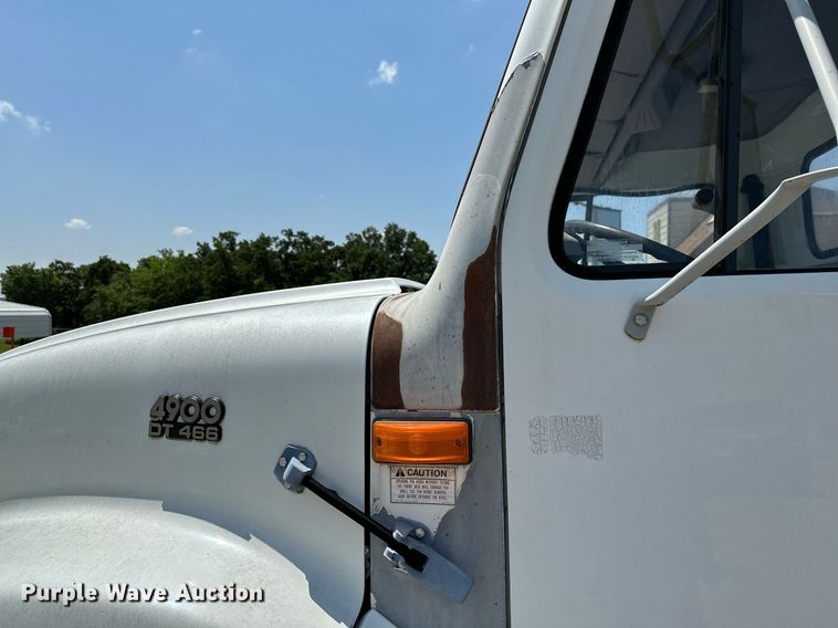 image for item OG9131 1997 International 4900  crane truck