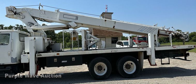 image for item OG9131 1997 International 4900  crane truck
