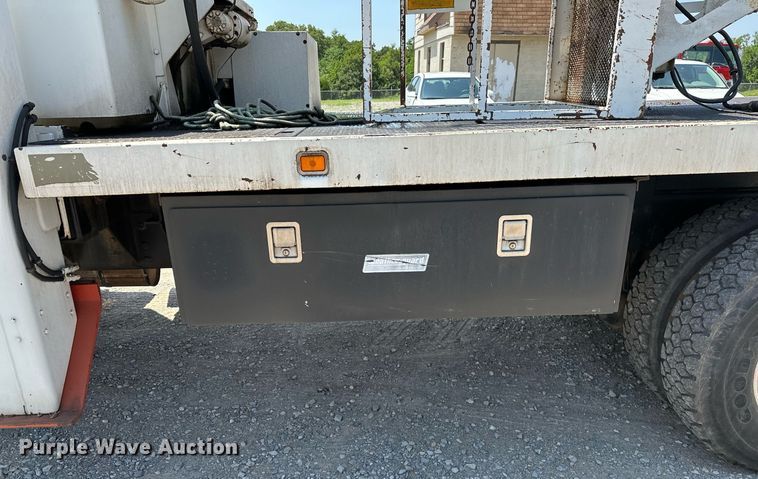 image for item OG9131 1997 International 4900  crane truck