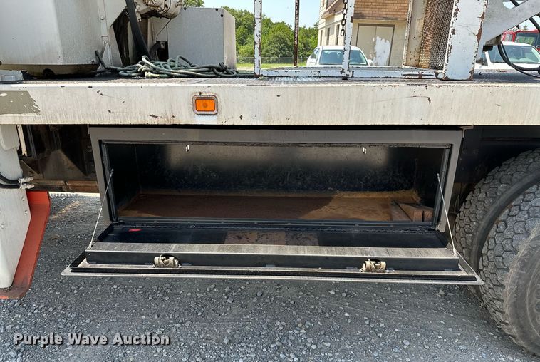 image for item OG9131 1997 International 4900  crane truck