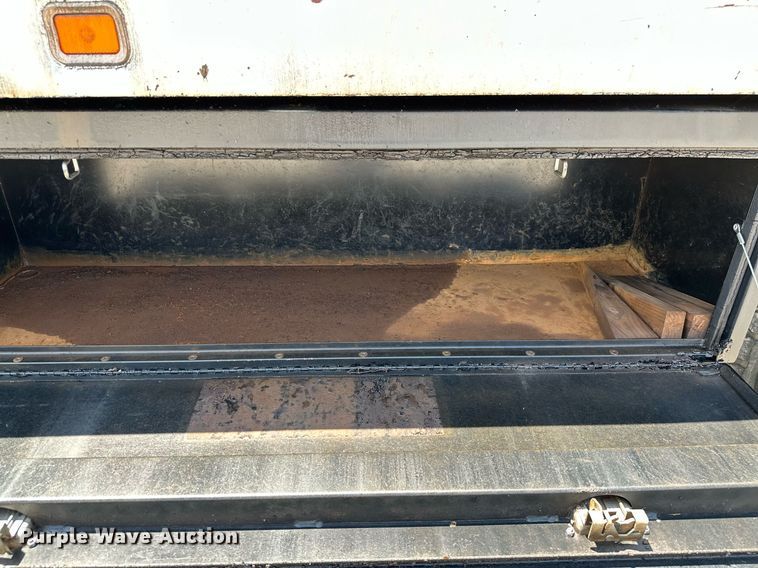 image for item OG9131 1997 International 4900  crane truck