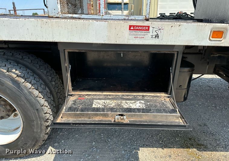 image for item OG9131 1997 International 4900  crane truck