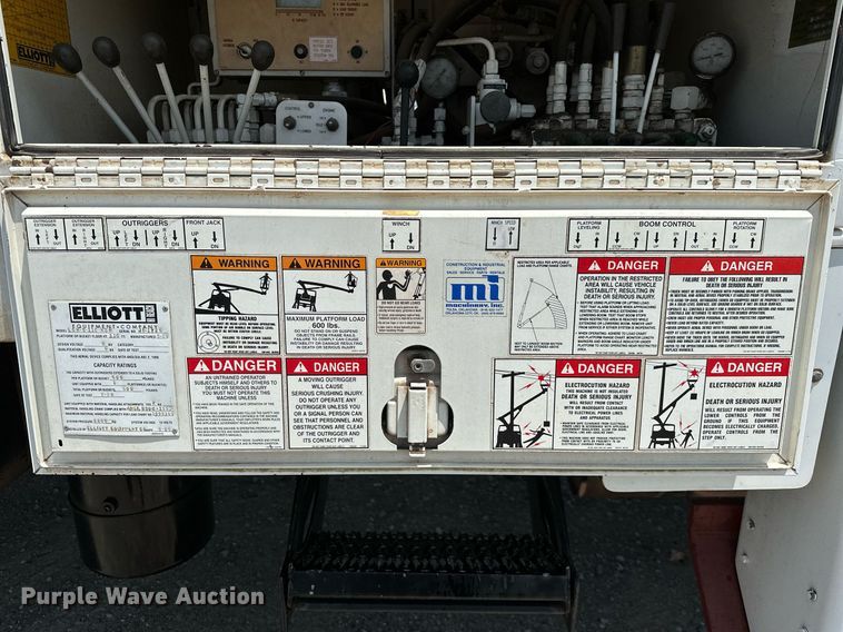 image for item OG9131 1997 International 4900  crane truck