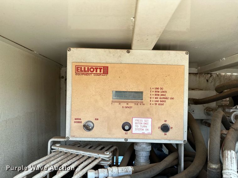 image for item OG9131 1997 International 4900  crane truck