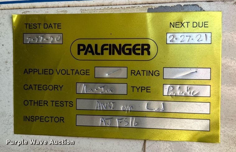 image for item OG9131 1997 International 4900  crane truck